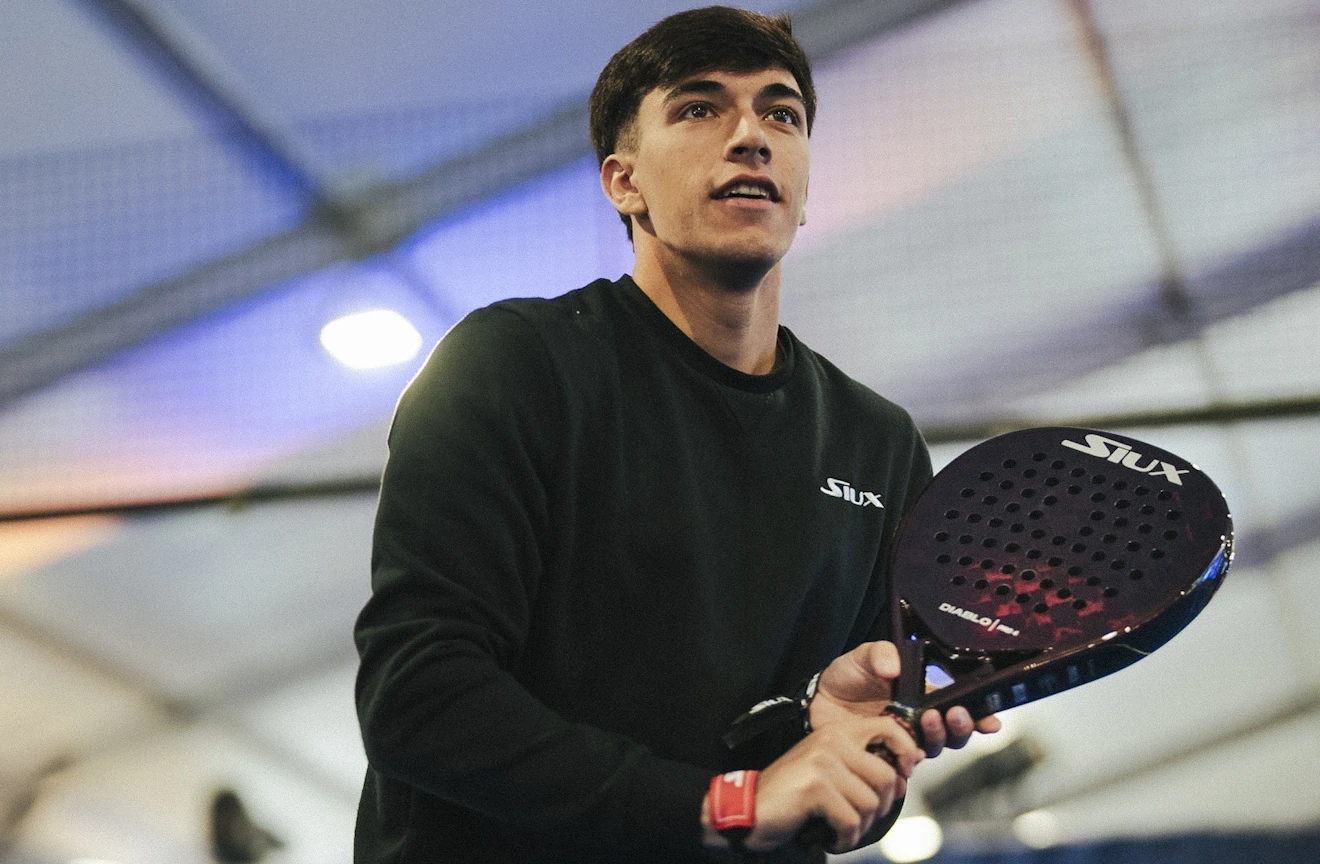 Tino Libaak a Siux Diablo Pro 4 padelütővel versenyzik. Tino Libaak a Siux Diablo Pro 4 padelütővel versenyzik.